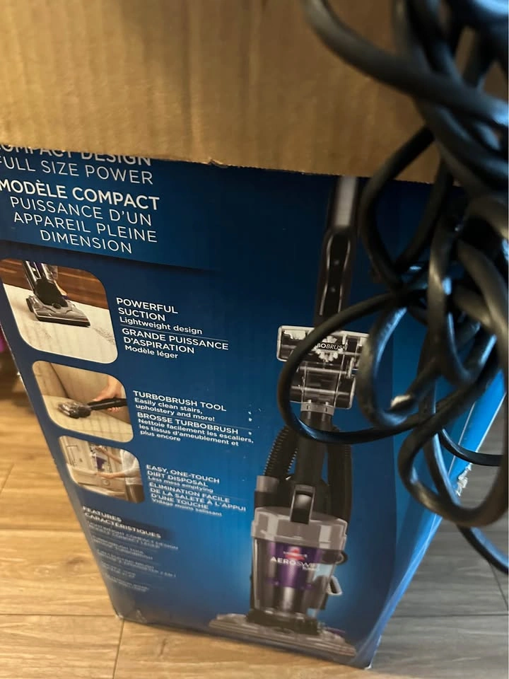 Bissell AeroSwift Turbo Bagless Vacuum – Excellent Condition - photo 3
