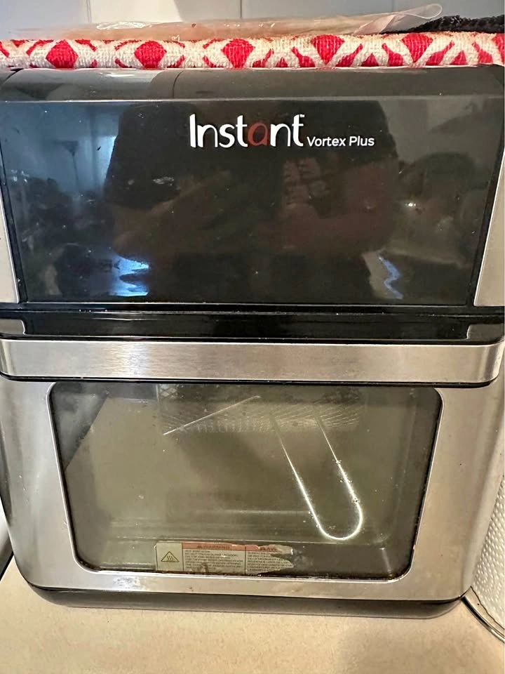 Instant Vortex Plus 7-in-1 Air Fryer Oven – Like New