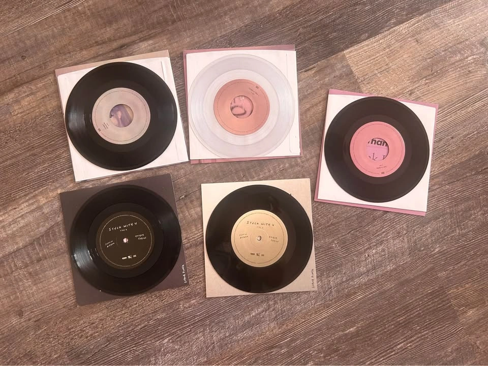 LIMITED EDITION Ariana Grande Singles Vinyls - $40 each - photo 2