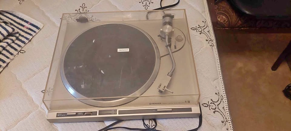 Pioneer PL-200 Turntable