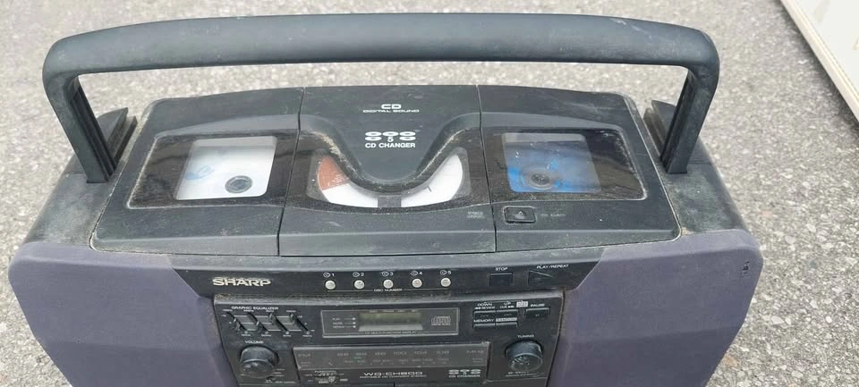 Sharp WQ-CH800 Portable CD Changer Stereo - photo 3