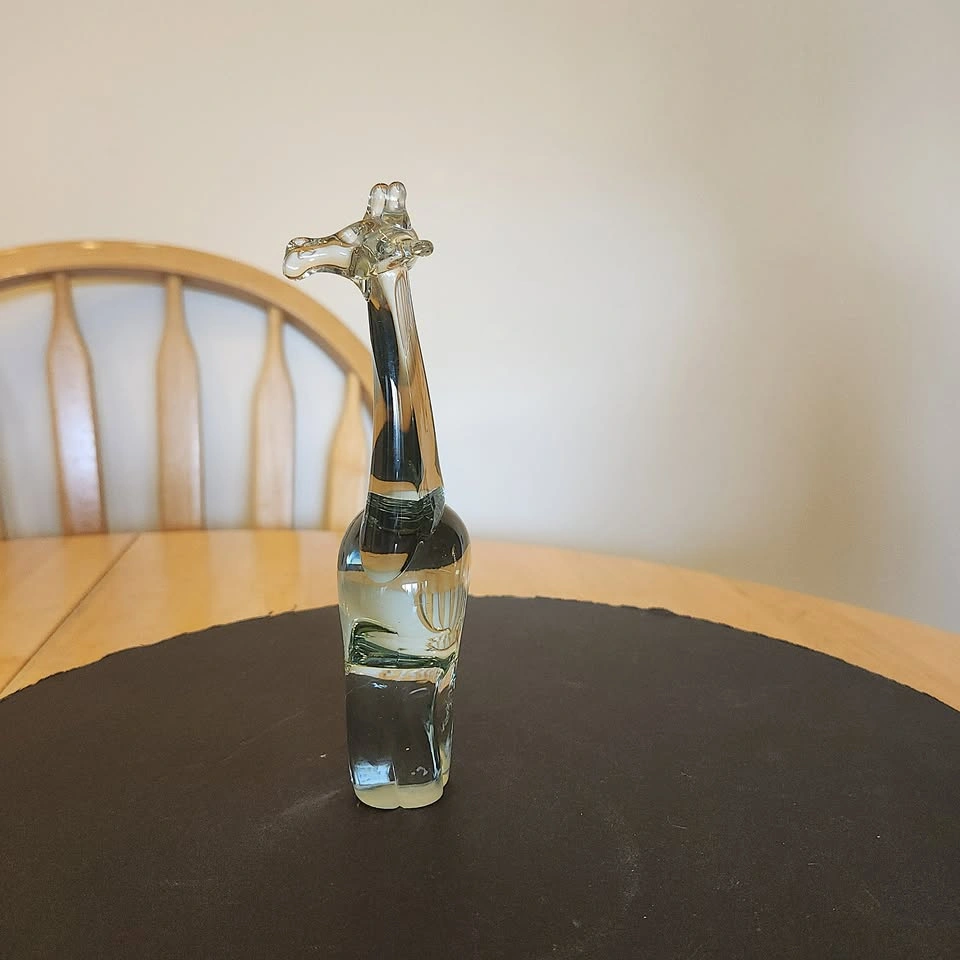 JEROME - A Clear Glass Giraffe With a Blacklight Glow, Figurine - photo 2