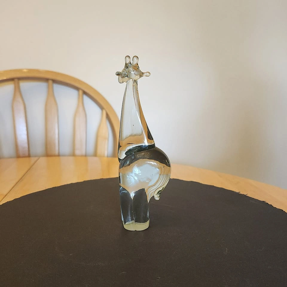 JEROME - A Clear Glass Giraffe With a Blacklight Glow, Figurine - photo 3