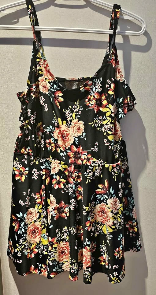 Torrid Floral Swim Dress Size 1 (14-16)
