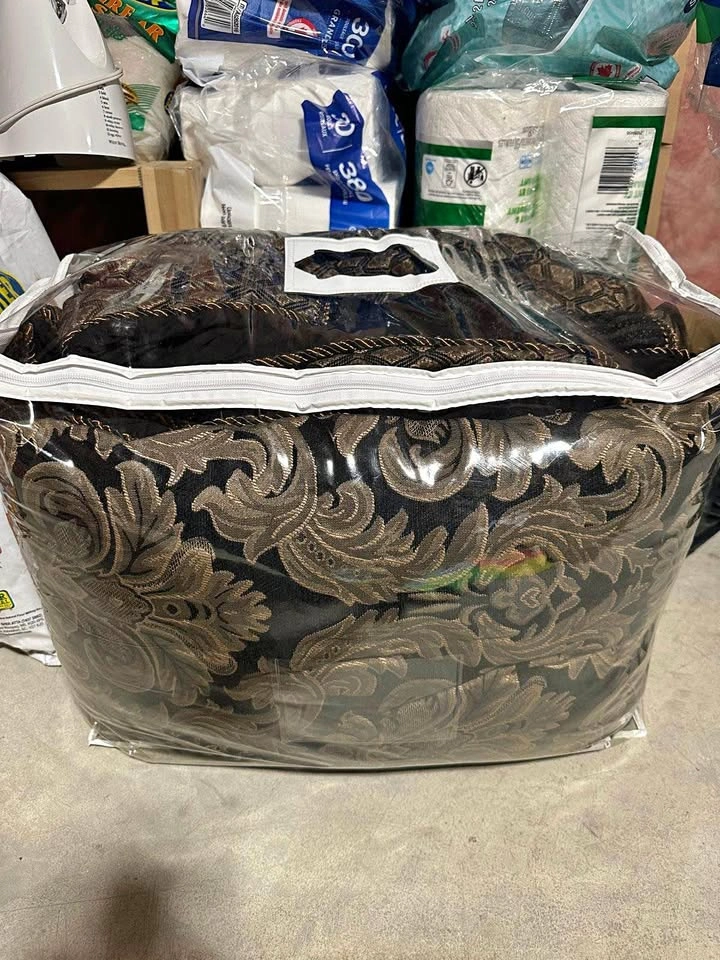 Queen size bedding set