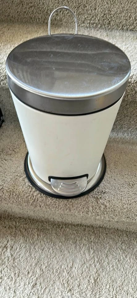 Garbage can