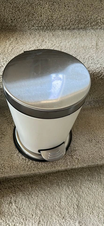 Garbage can - photo 3