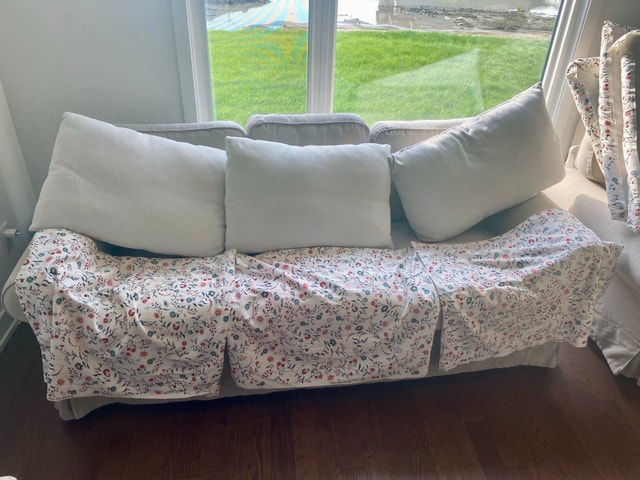 Good Condition Pillows Matching Set of 6 Pieces - photo 4