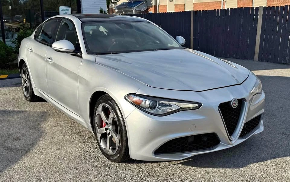 2017 Alfa Romeo Giulia · Sedan 4D