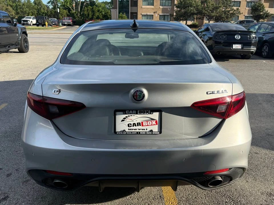 2017 Alfa Romeo Giulia · Sedan 4D - photo 4
