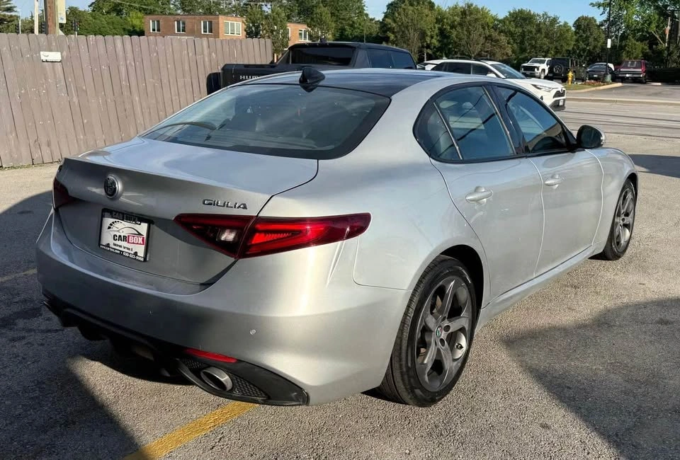 2017 Alfa Romeo Giulia · Sedan 4D - photo 5