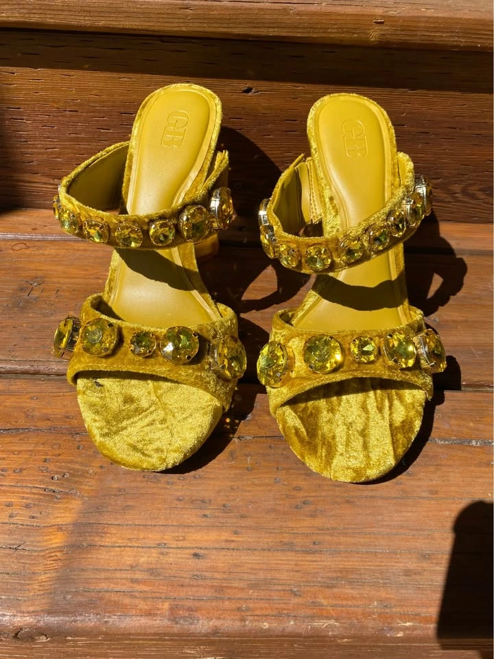 Women’s heels size 9.5