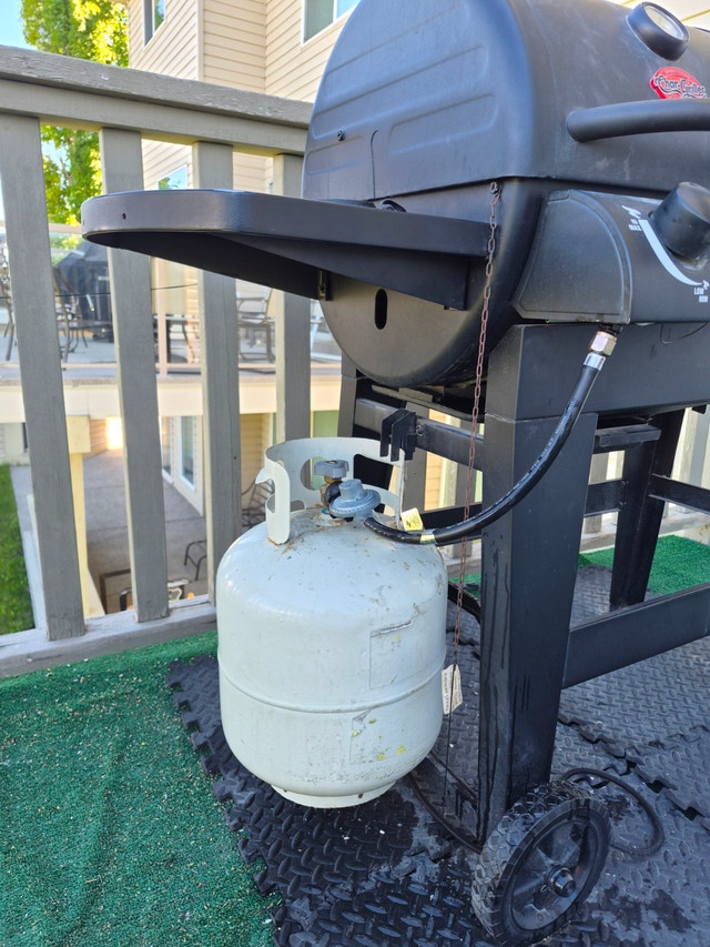 BBQ gas & charcoal grills in one - photo 4