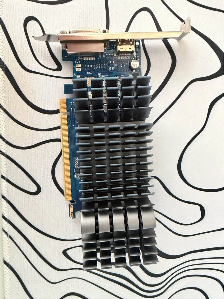 Ryzen 3 2200g with wraith cooler and GT 1030 - photo 3