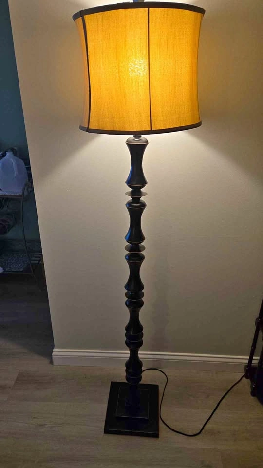 Spindle Base Floor Lamp with Drum Shade