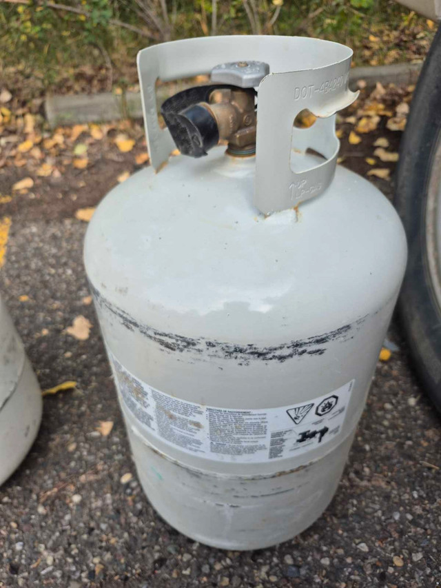 30lbs propane tank 1/2 full