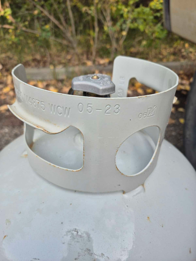 30lbs propane tank 1/2 full - photo 2
