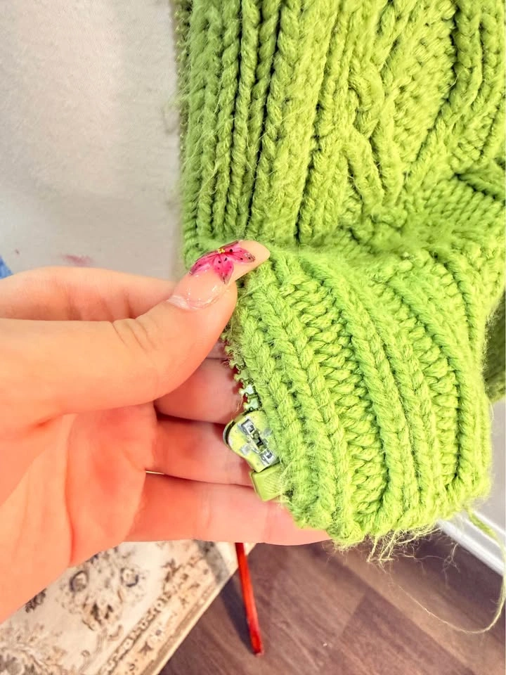 green knit sweater - photo 3