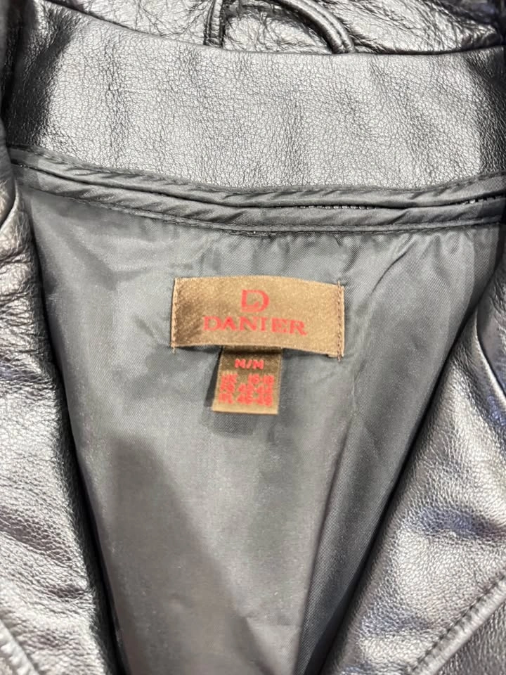 Danier leather jacket with winter lining - photo 5