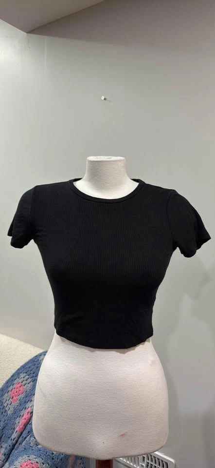 garage cropped black t-shirt