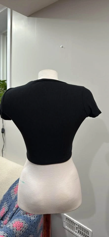garage cropped black t-shirt - photo 2