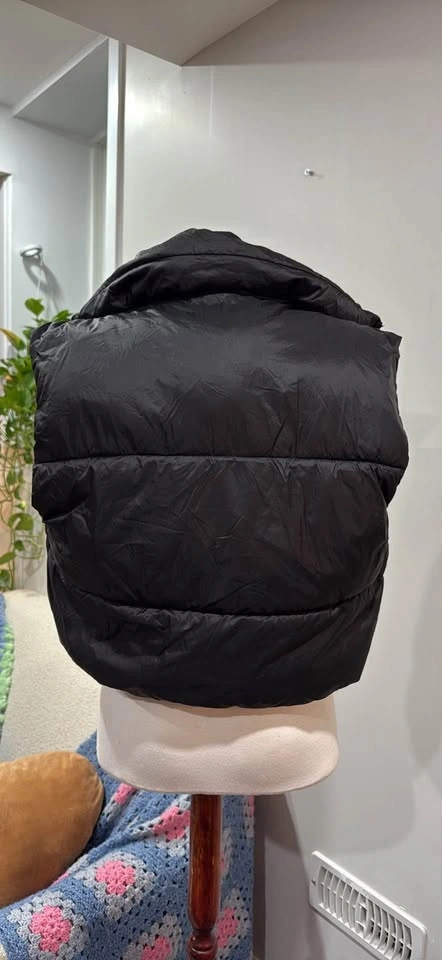 black cropped puffer vest - photo 2