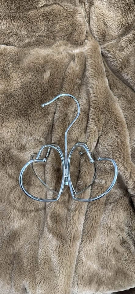 belt/scarf heart hanger