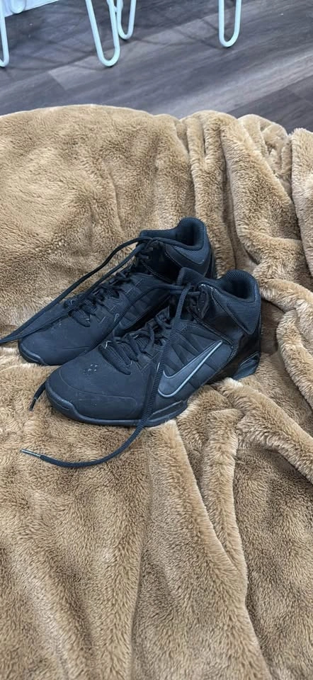 nike black basketball shoes