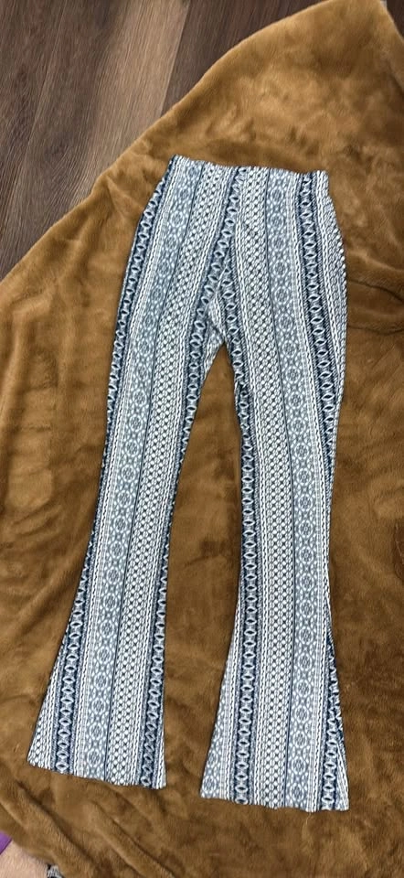 blue patterned flared fashion nova leggings - photo 2