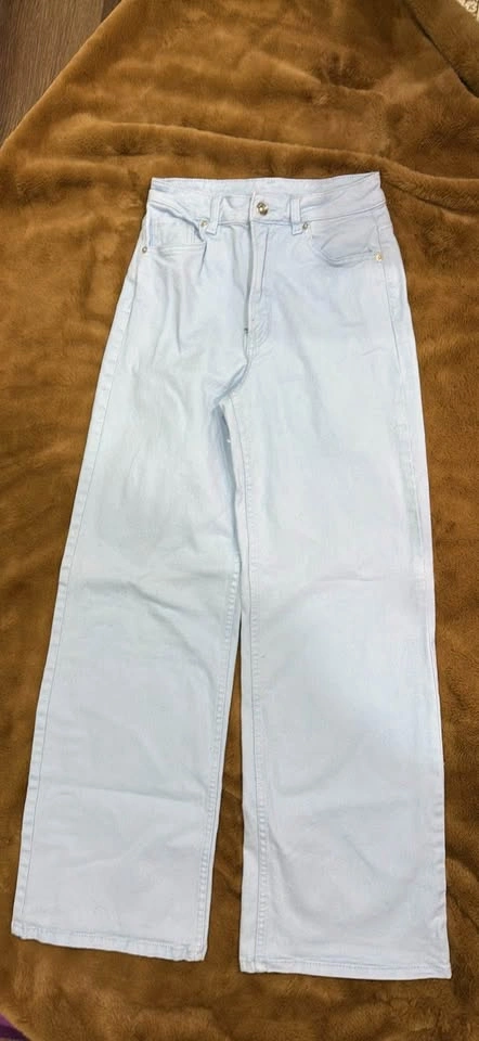divided light blue cargo jeans