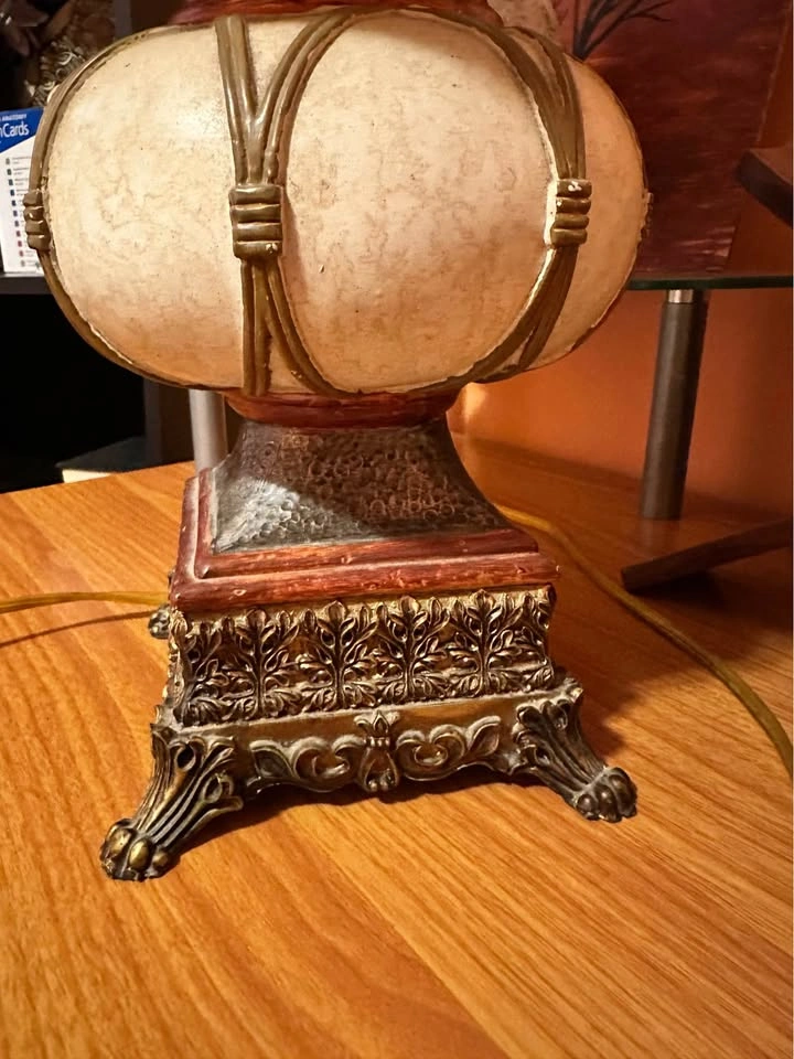 Traditional Ornate Table Lamp with Damask Shade - photo 2