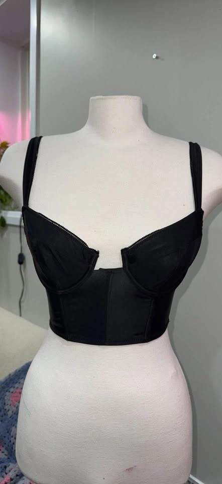 urban outfitters black corset