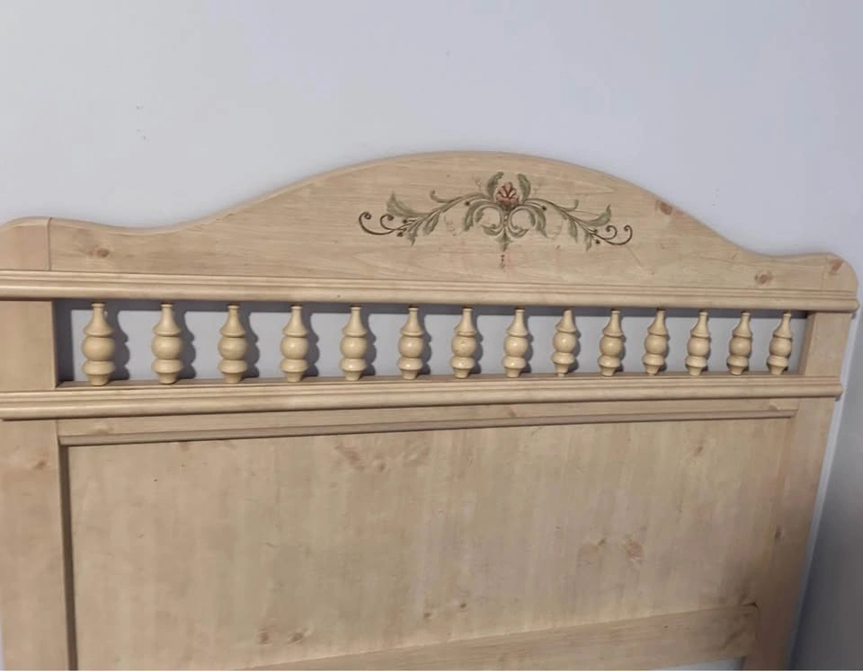 Set of 2 Twin Wooden Bed Frames with Floral Stencil - photo 3
