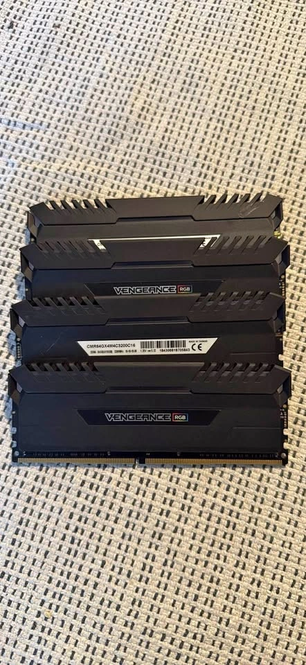 Corsair Vengeance RGB 64GB (4x16GB) DDR4 3200MHz RAM