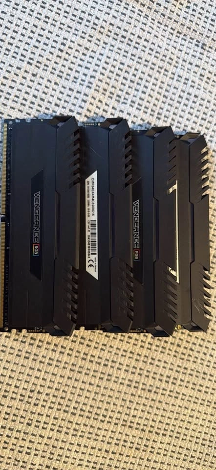 Corsair Vengeance RGB 64GB (4x16GB) DDR4 3200MHz RAM - photo 2
