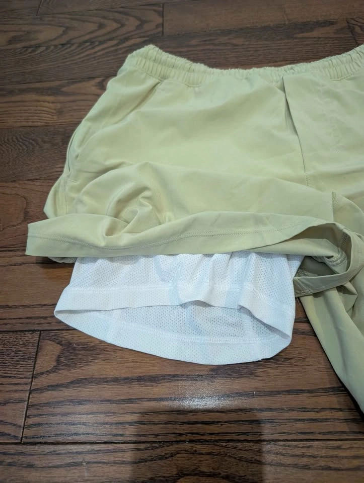 Lululemon shorts with white liner, mens small - photo 2