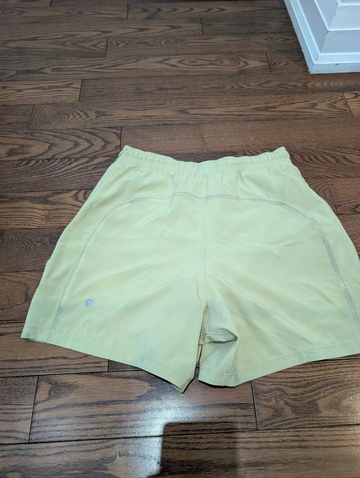 Lululemon shorts with white liner, mens small - photo 3