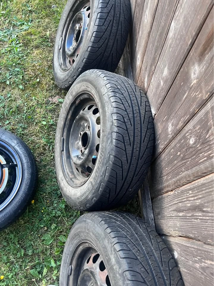 Michelin HydroEdge Tires + Spare on 4-Lug Steel Rims 185/65R14 - photo 4