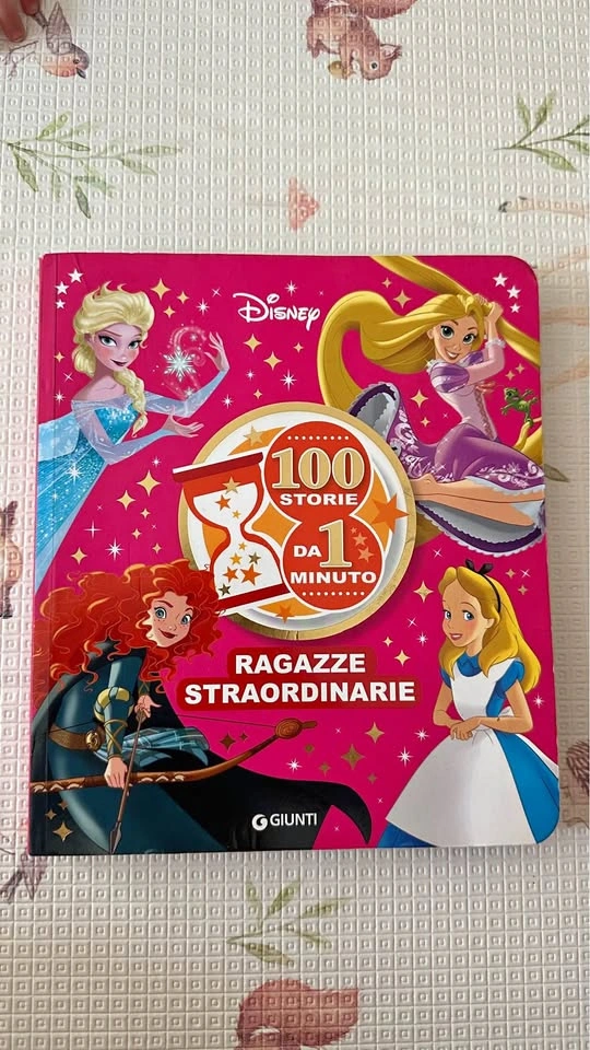 Disney Princess 100 Stories in 1 Minute Book (Italian)