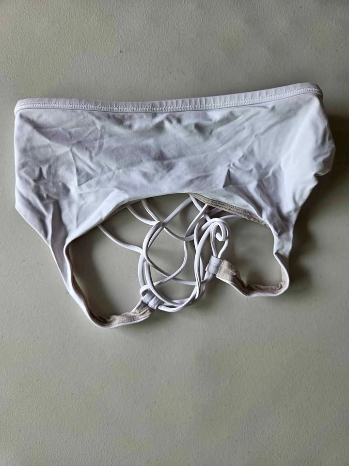 White lulu lemon sports bra ( Free To Be Bra )