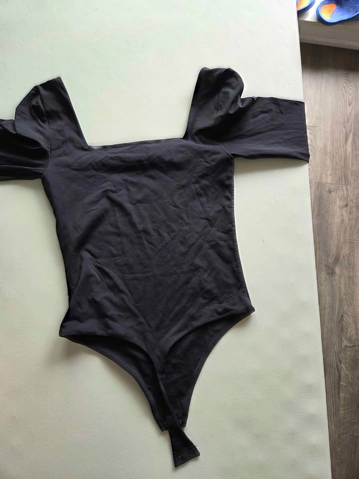 Aritzia long sleeve bodysuit (black) - photo 2
