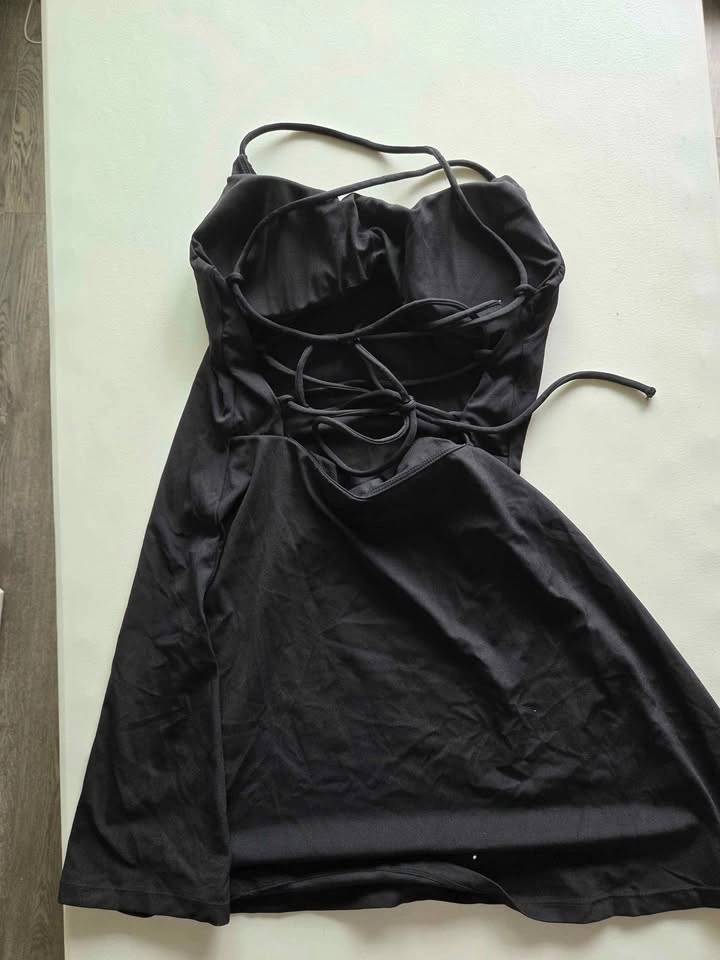 Short Black flowy dress with strapped back - photo 2