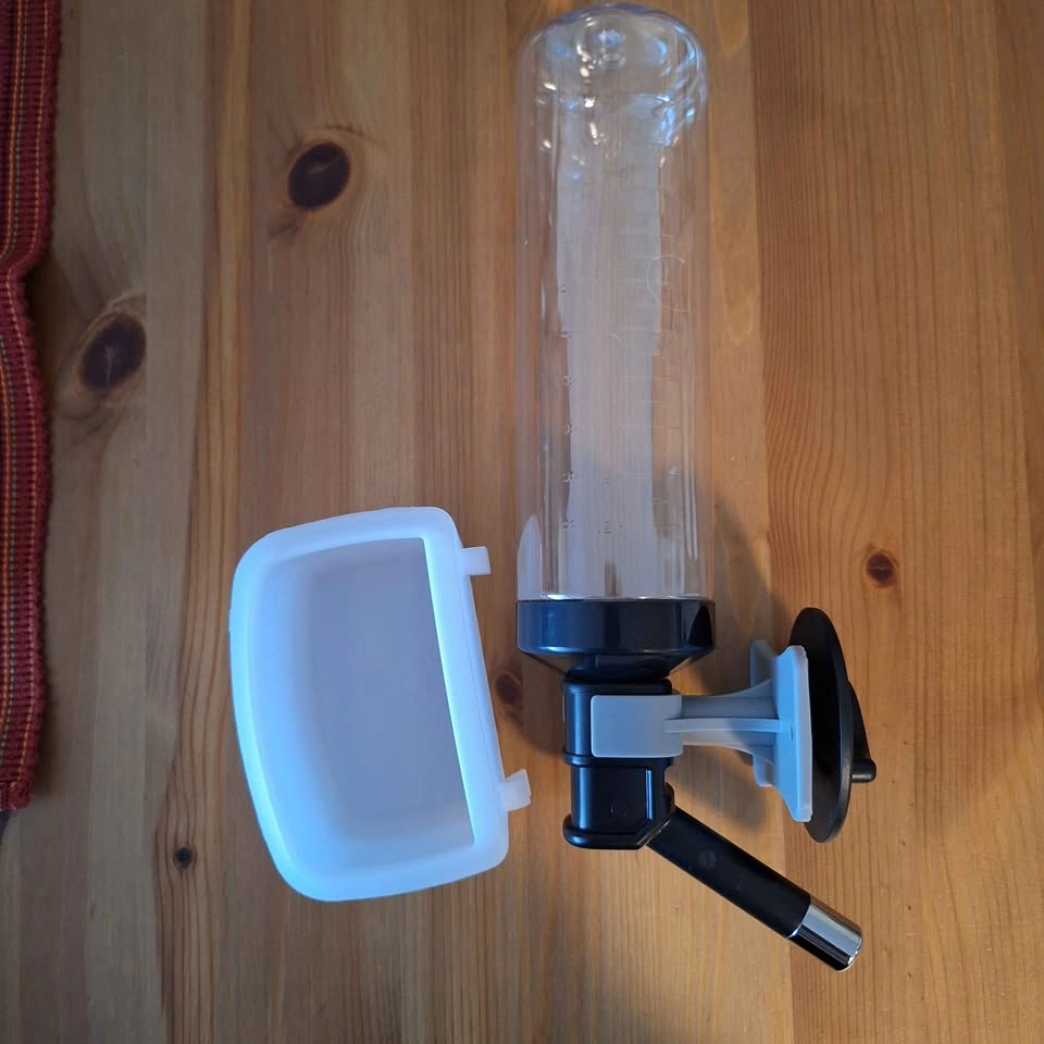 Pet Carrier - Small + food bowl and water bottle - photo 4
