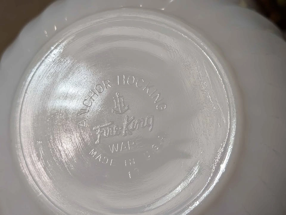 Anchor Hocking Fire-King Milk Glass Swirl Mixing Bowl - photo 3