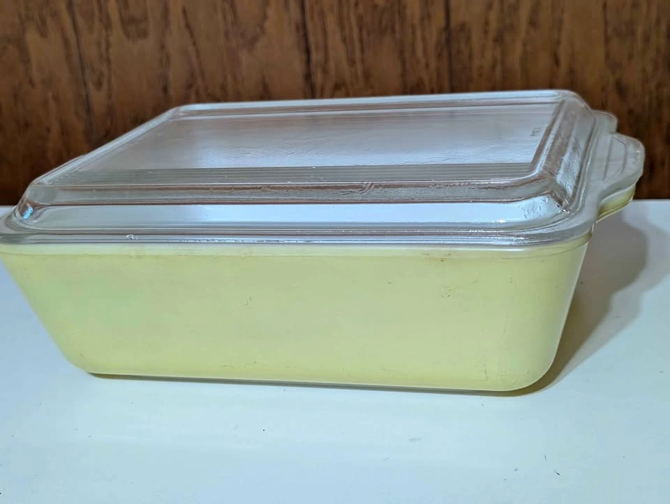 Vintage Pyrex 506-B Yellow Refrigerator Dish with Lid