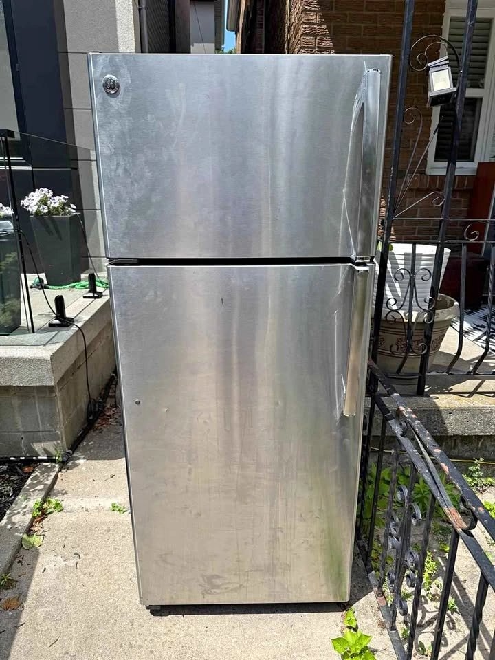 GE Fridge Stainless Steel 17.5 cuft