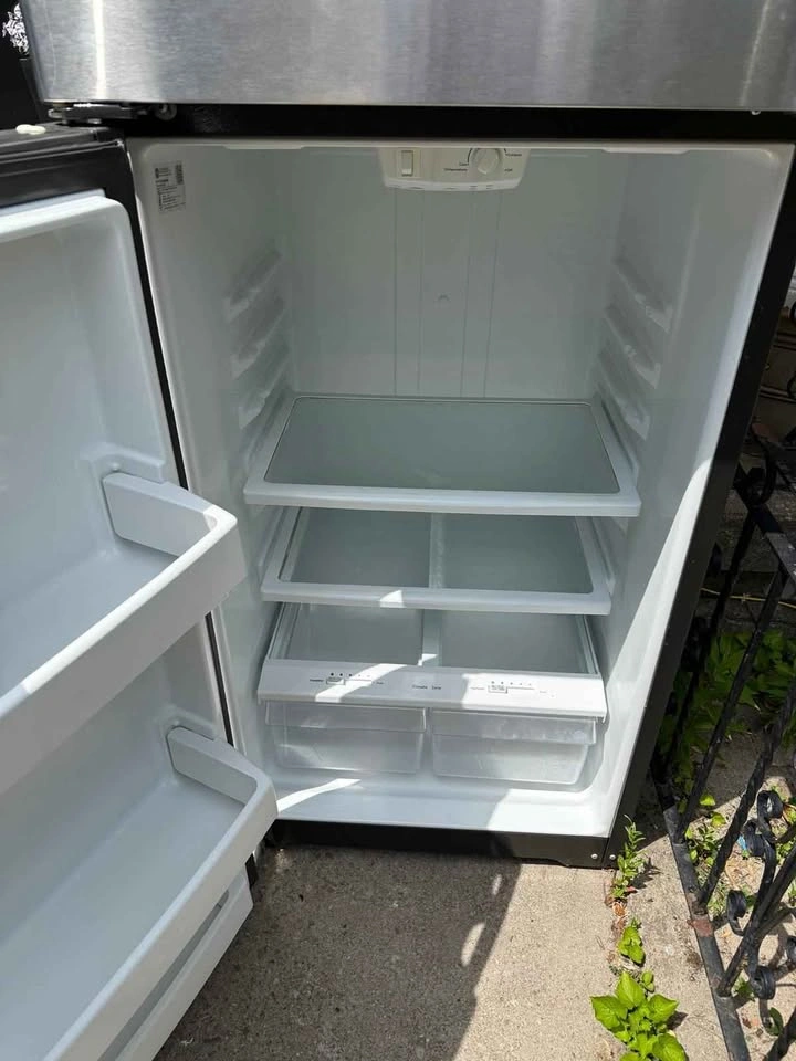 GE Fridge Stainless Steel 17.5 cuft - photo 4