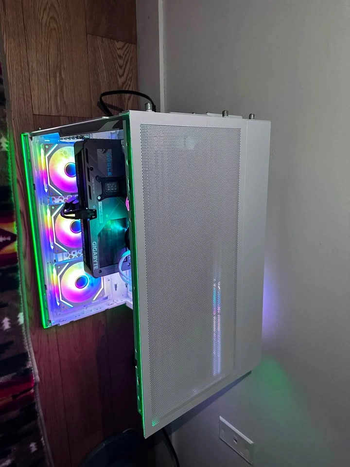Black & White Gaming PC – RTX 5070 | Ryzen 5 9600X - photo 3
