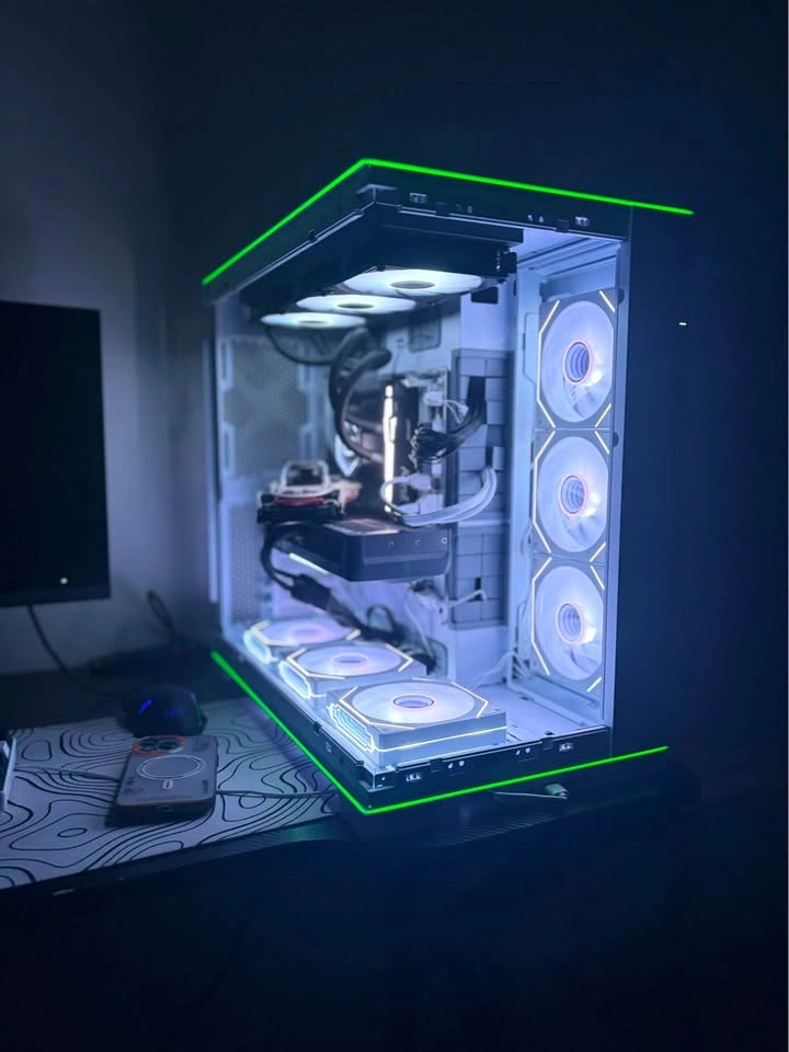 Brand New RTX 5070 Gaming PC - photo 4