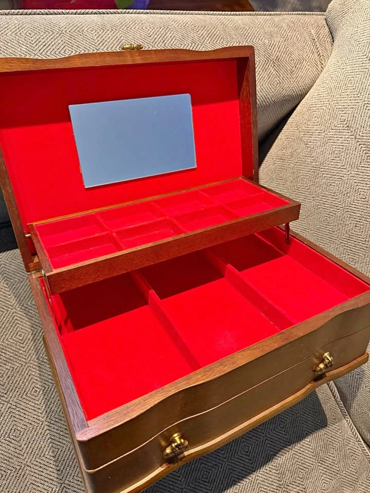 Vintage MELE wooden jewelry box, made in Japan